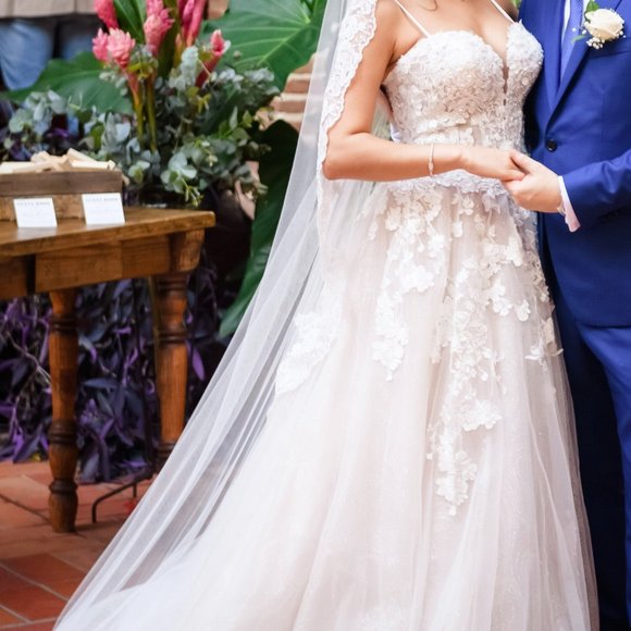 Wedding gown-Essence of Australia D2848 - Picture 8 of 10